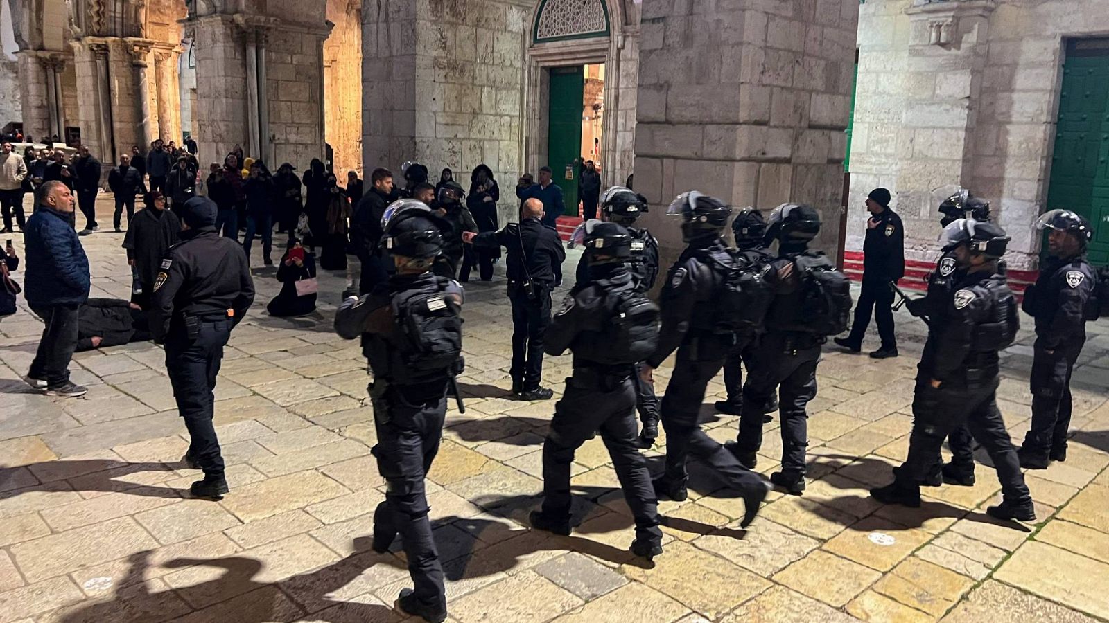 Fuerzas de seguridad israelíes en la explanada de la mezquita da Al Aqsa, este miércoles 5 de abril
