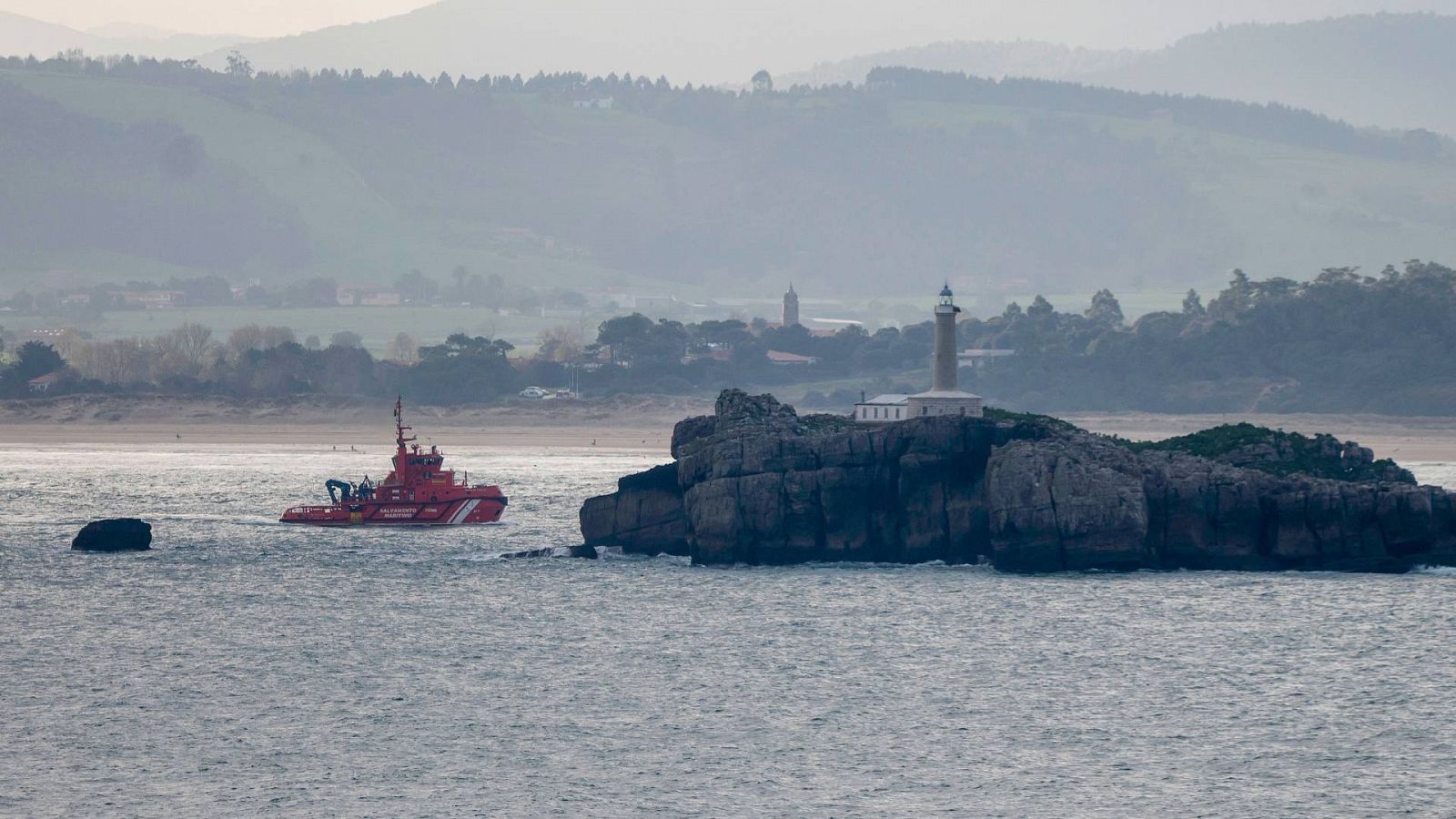 Salvamento Marítimo continúa con la búsqueda del marinero del Vilaboa Uno desaparecido en Santander