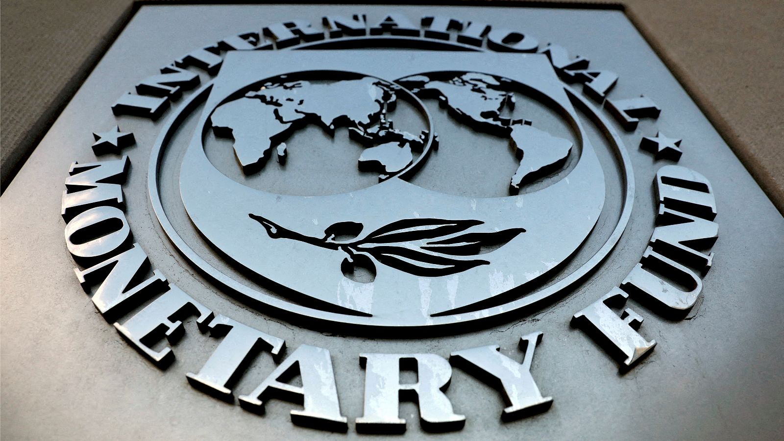 El logo del Fondo Monetario Internacional en Washington