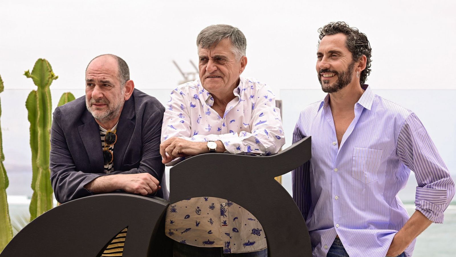 Los actores Paco León y Karra Elejalde con el Gran Wyoming en el 22º edición del Festival Internacional de Cine de Las Palmas