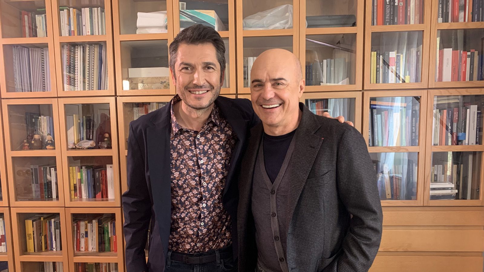 Carlos del Amor entrevista al actor Luca Zingaretti en el comienzo de la tercera temporada de 'La matemática del espejo'