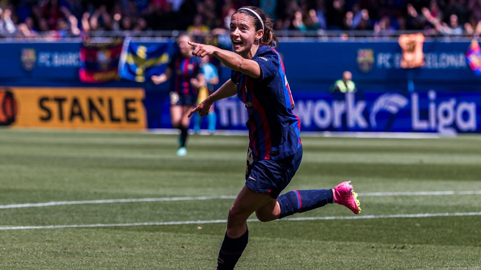 La jugadora del FC Barcelona, Aitana Bonmatí, celebra un gol
