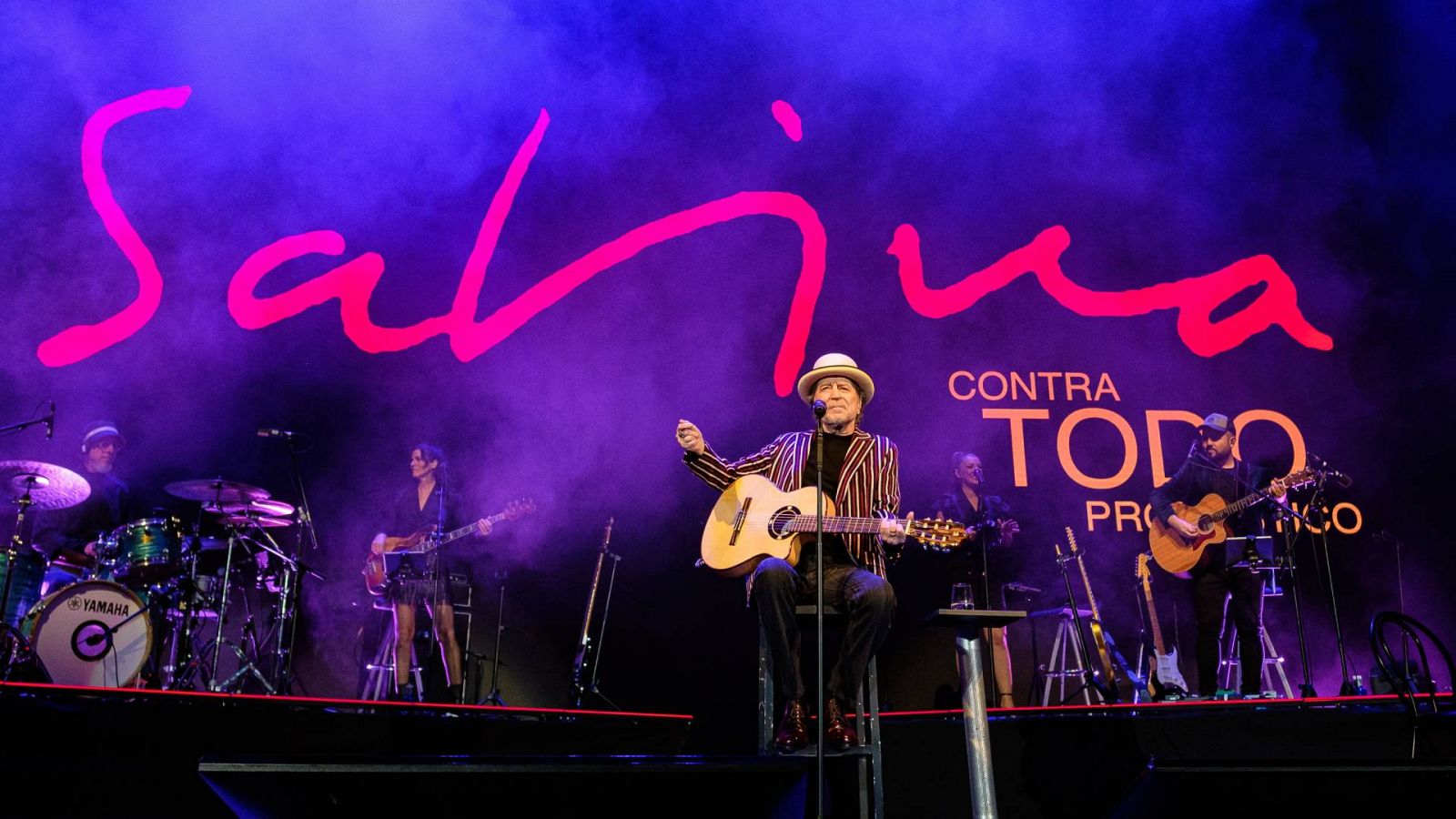 Una imagen del concierto de Joaquín Sabina en el Gran Canaria Arena el jueves 20 de abril de 2023.