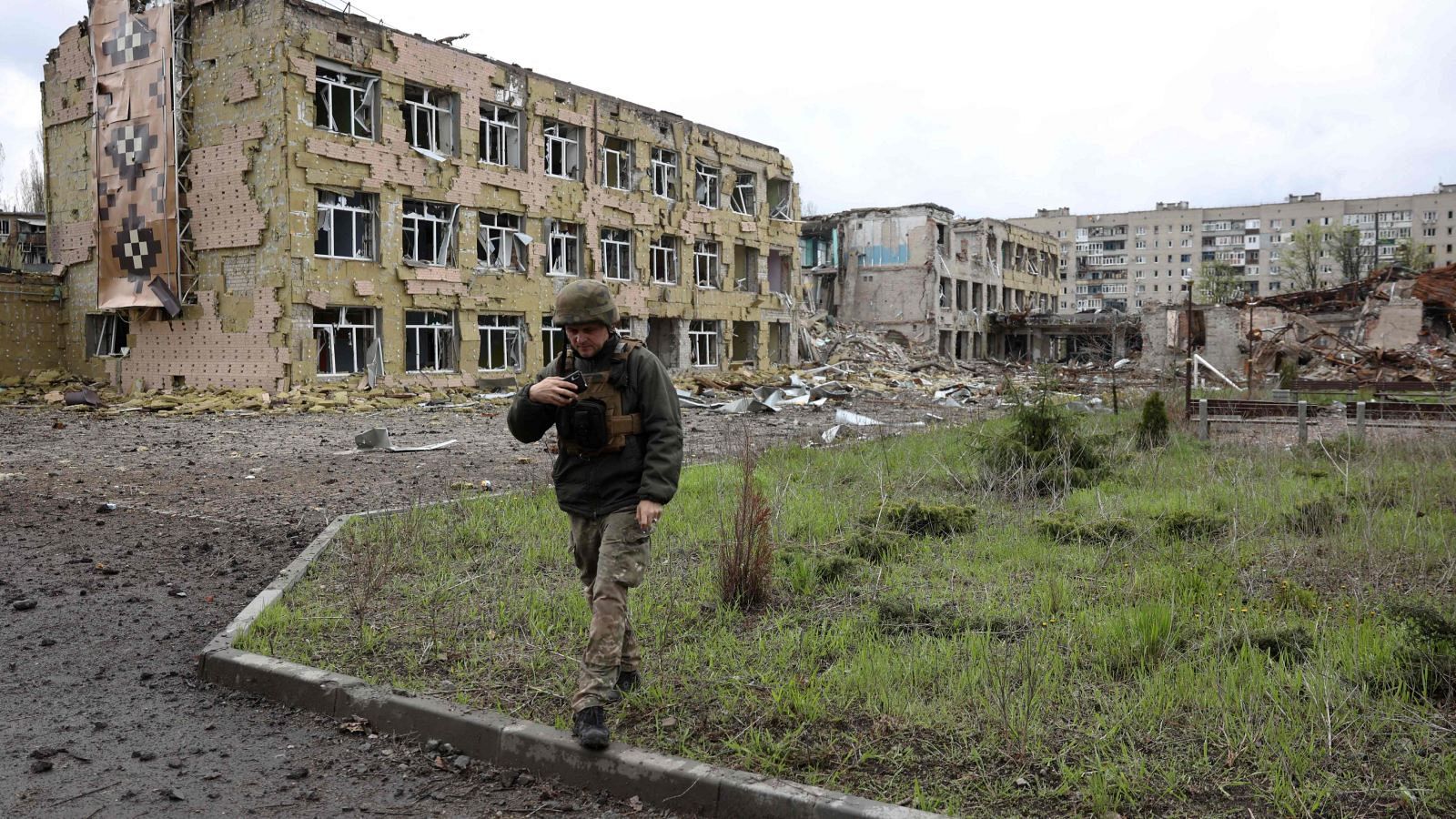 Un colegio destruido en Avdiivka
