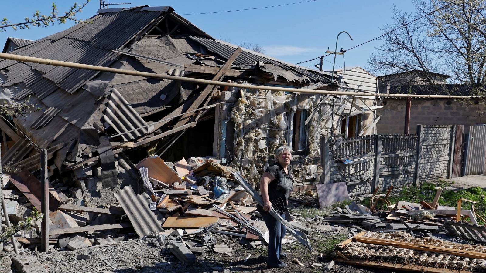 Restos de un bombardeo en Donetsk