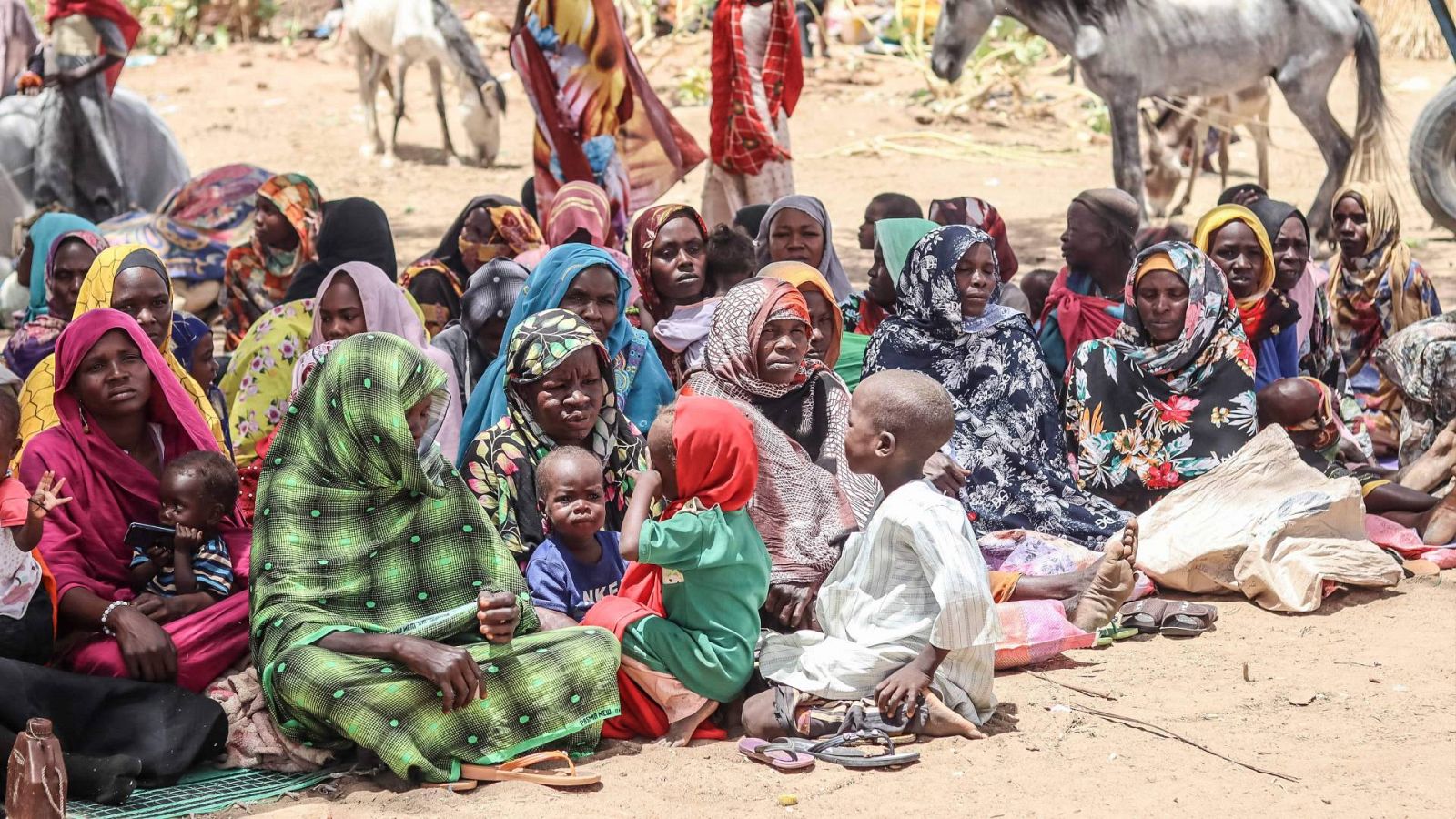 Refugiados sudaneses que han cruzado a Chad huyendo de la guerra