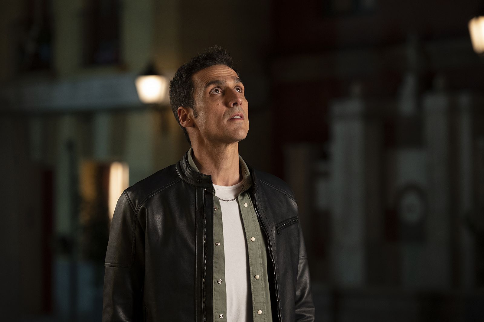 Raúl Prieto interpreta a Julio, el bala perdida con sentimientos de '4 estrellas'