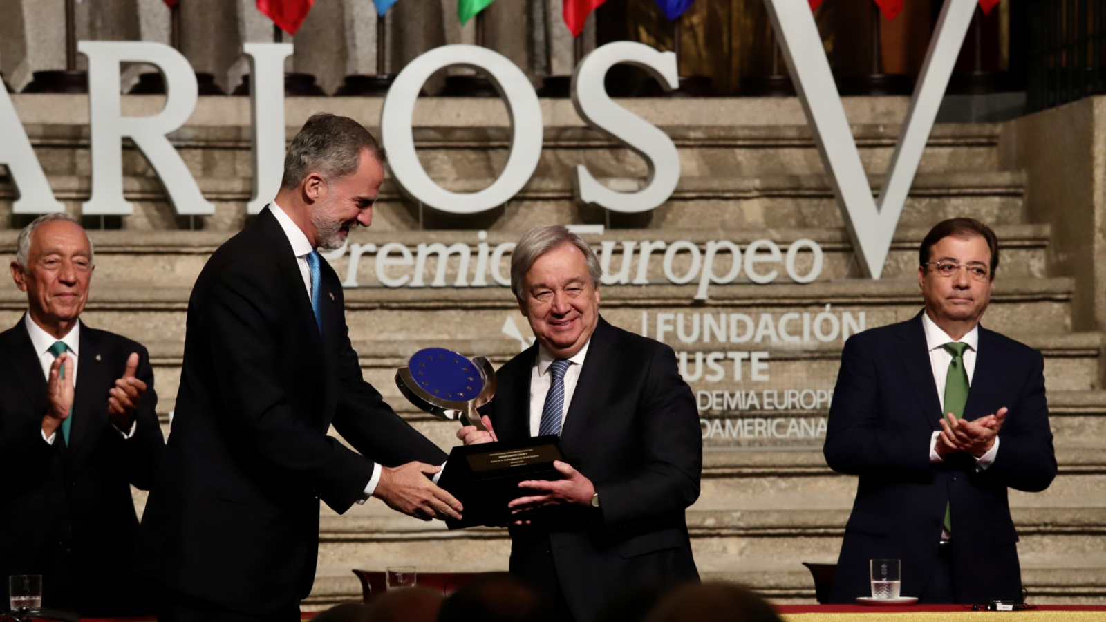 Felipe VI entrega el 'Premio Europeo Carlos V' al secretario General de la ONU, António Guterres.
