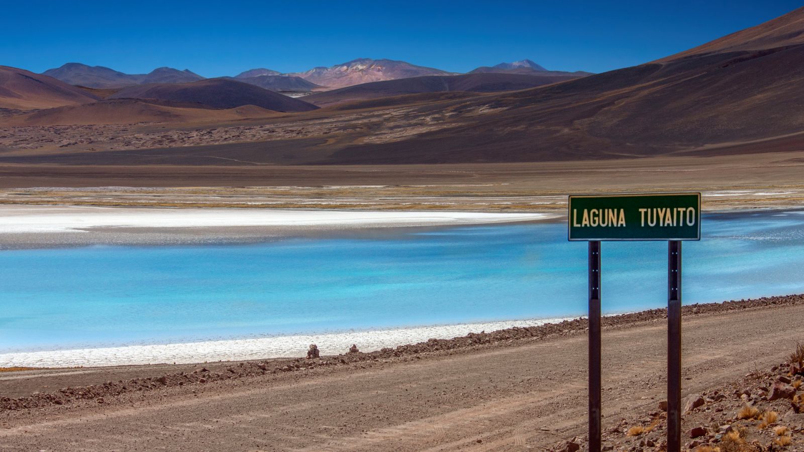 El Laco, el volcán más raro del mundo ( Laguna Tuyaito)