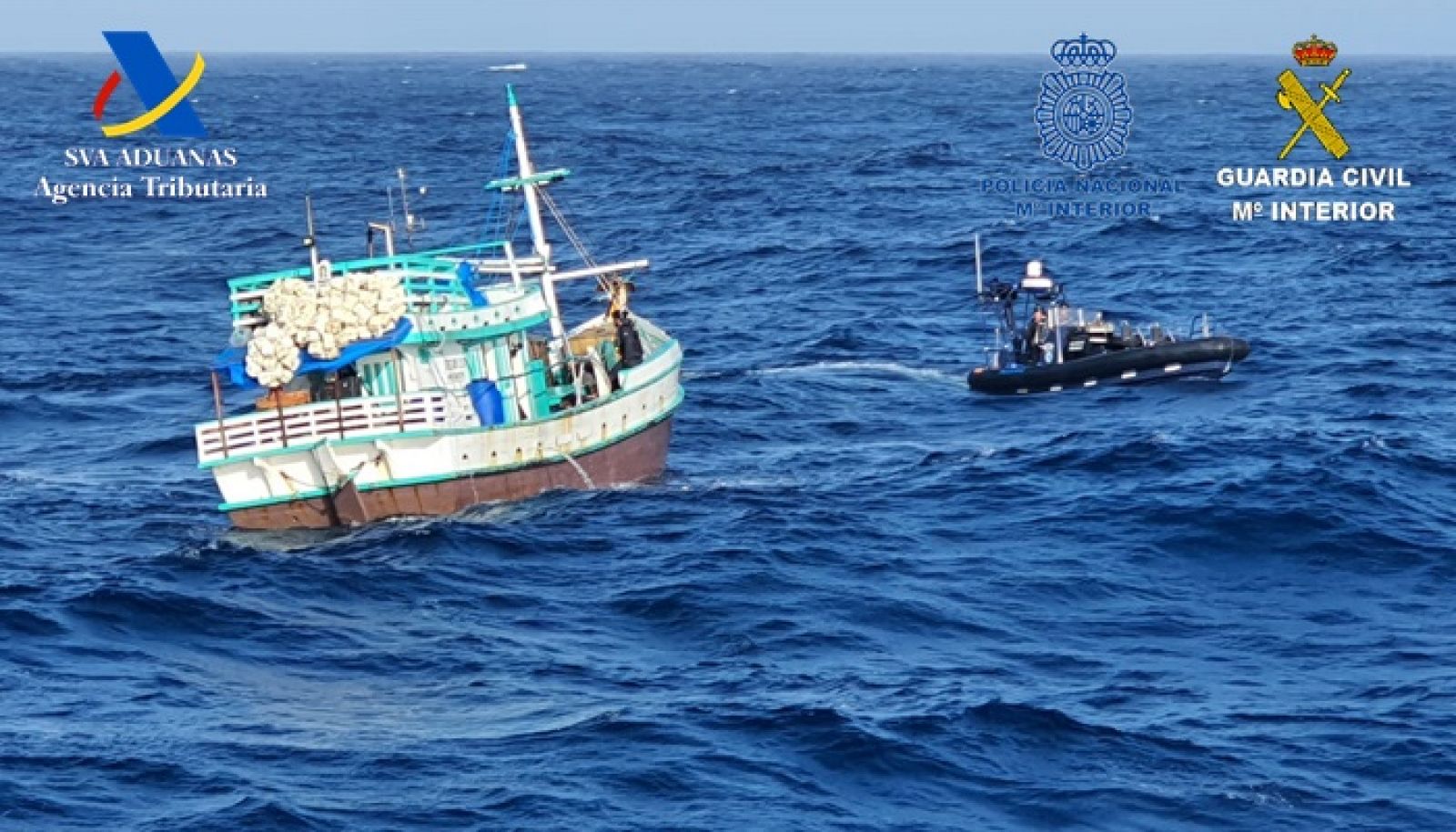 Imagen del pesquero con cocaína interceptado al sur de Canarias