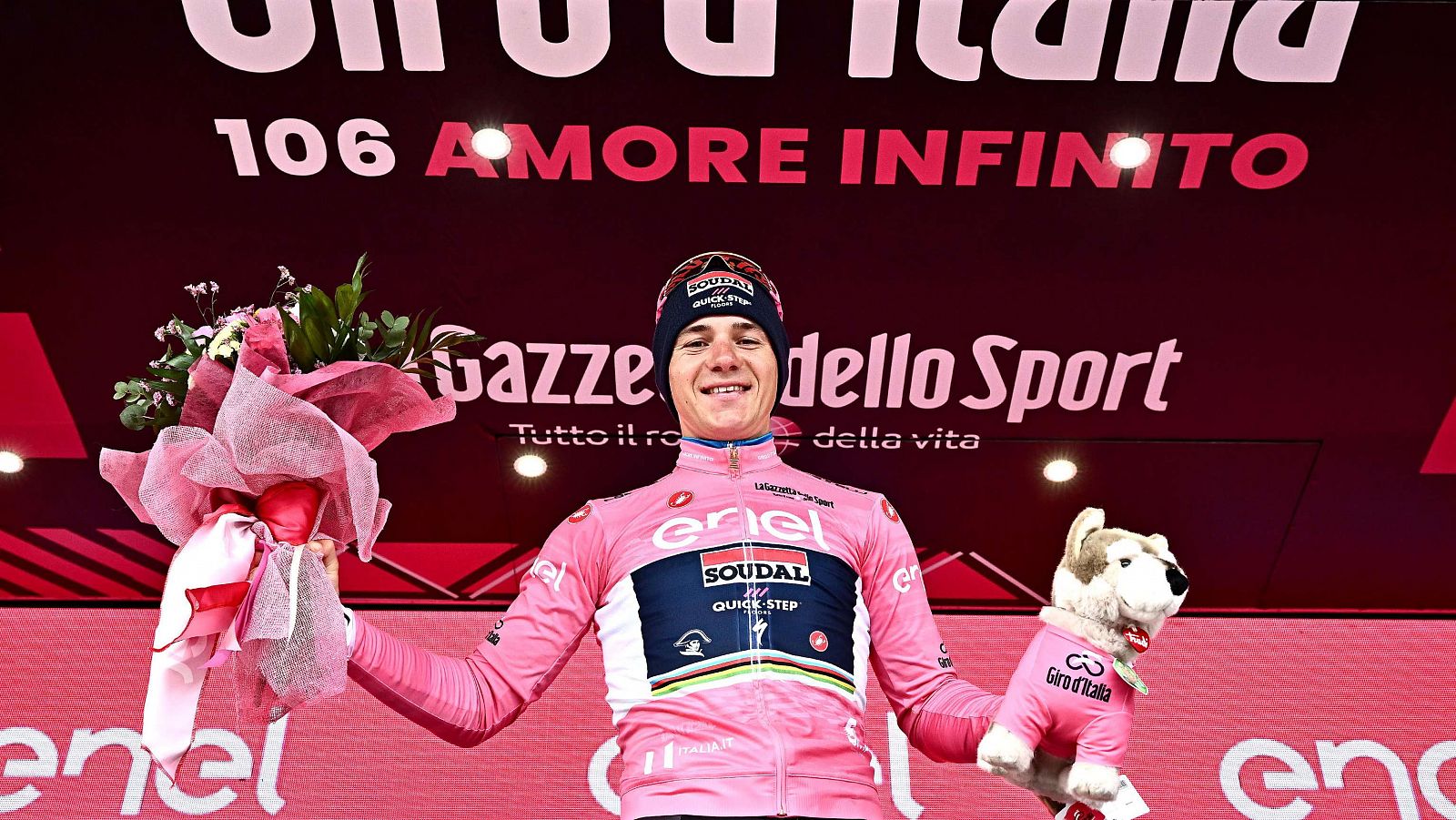 Remco Evenpeoel abandona el Giro cuando era líder, tras da positivo en COVID
