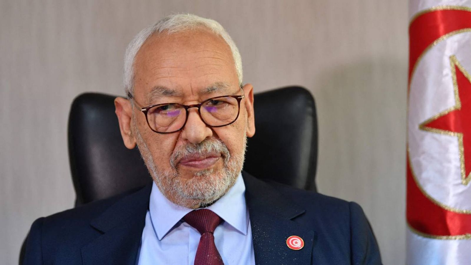 El líder opositor tunecino Rachid Ghanuchi, condenado a un año por conspiración