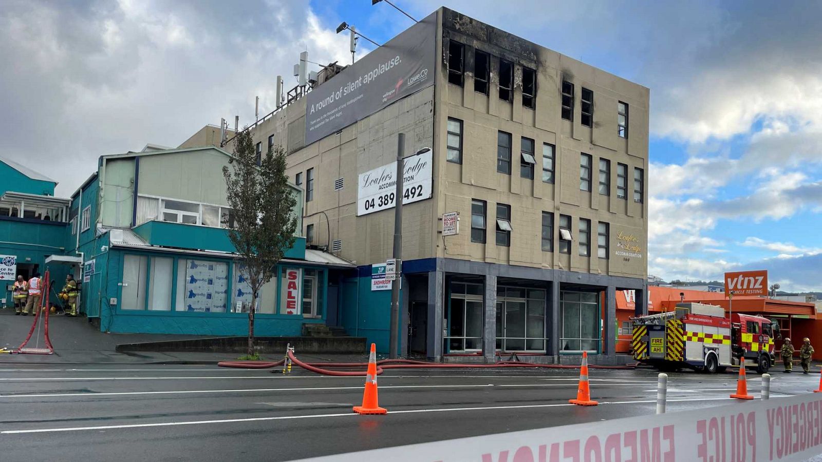 El exterior de un hostal, tras un incendio en el edificio, en Wellington, Nueva Zelanda.