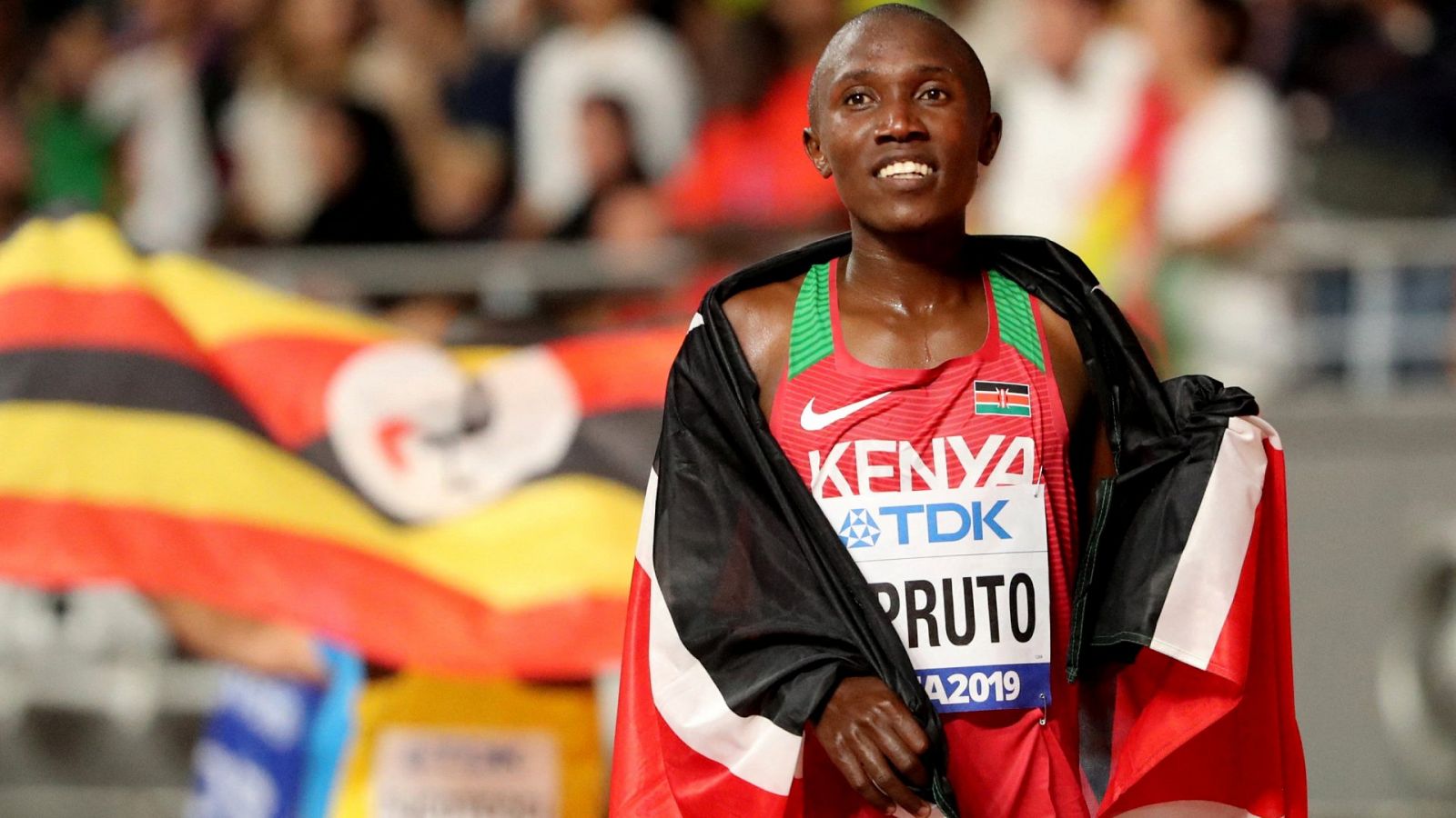 El atleta keniano Rhonex Kipruto, tras ganar la medalla de bronce mundial en 2019