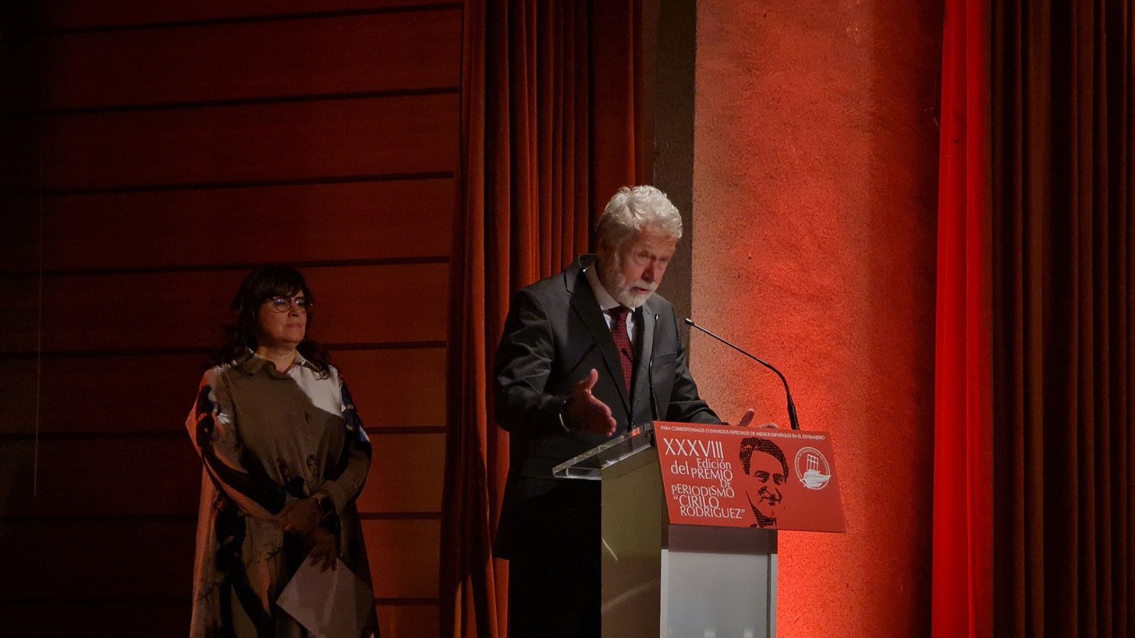 Miguel Ángel de la Fuente recogiendo el Premio Cirilo Rodríguez