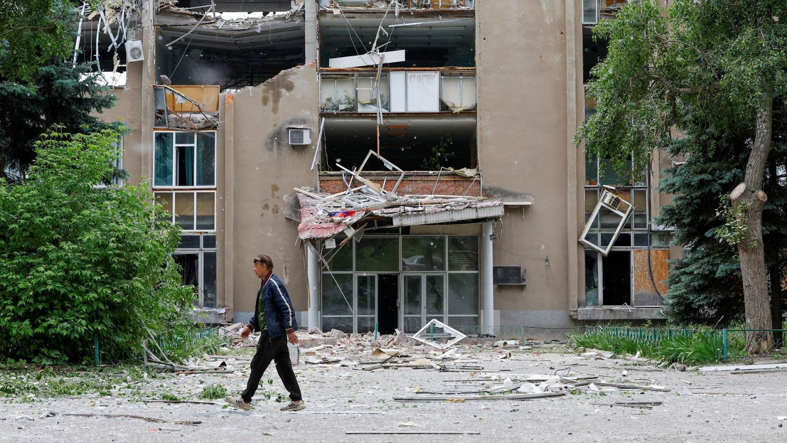 Un edificio destruido por una bomba en Donetsk.