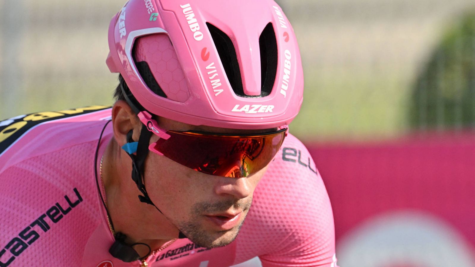 Primoz Roglic, con la maglia rosa de líder del Giro en la última etapa