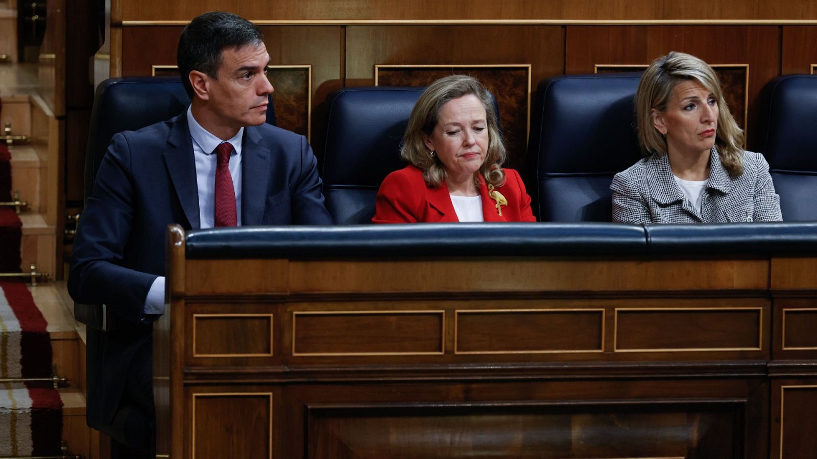 De izqquierda a derecha: el presidente del Gobierno, Pedro Sánchez, y las vicepresidentas Nadia Calviño y Yolanda Díaz en el Congreso de los Diputados