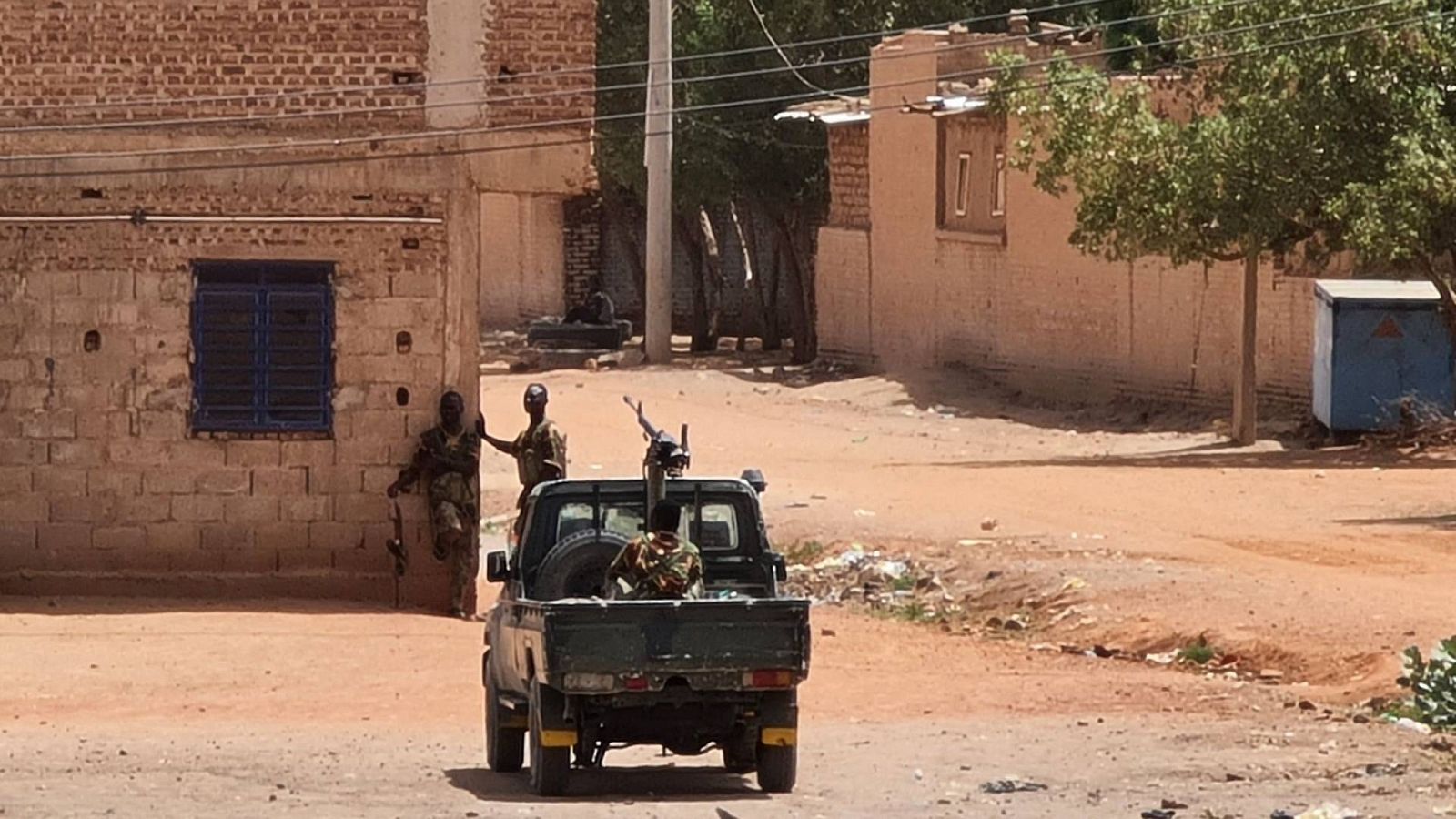 Soldados del Ejército de Sudán en una calle de Jartum.
