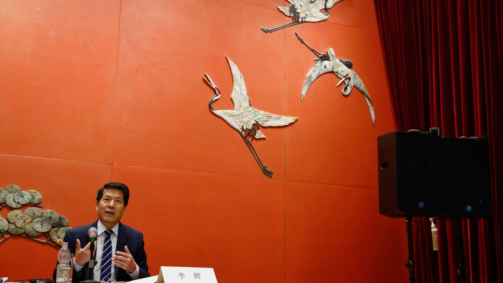El enviado especial de China para Asuntos Euroasiáticos, Li Hui, durante su rueda de prensa en Pekín. REUTERS/Thomas Peter