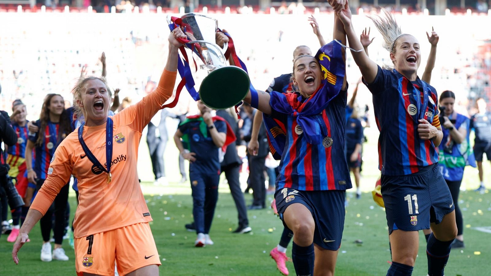 Patri Guijarro celebra la Champions conseguida por el Barça