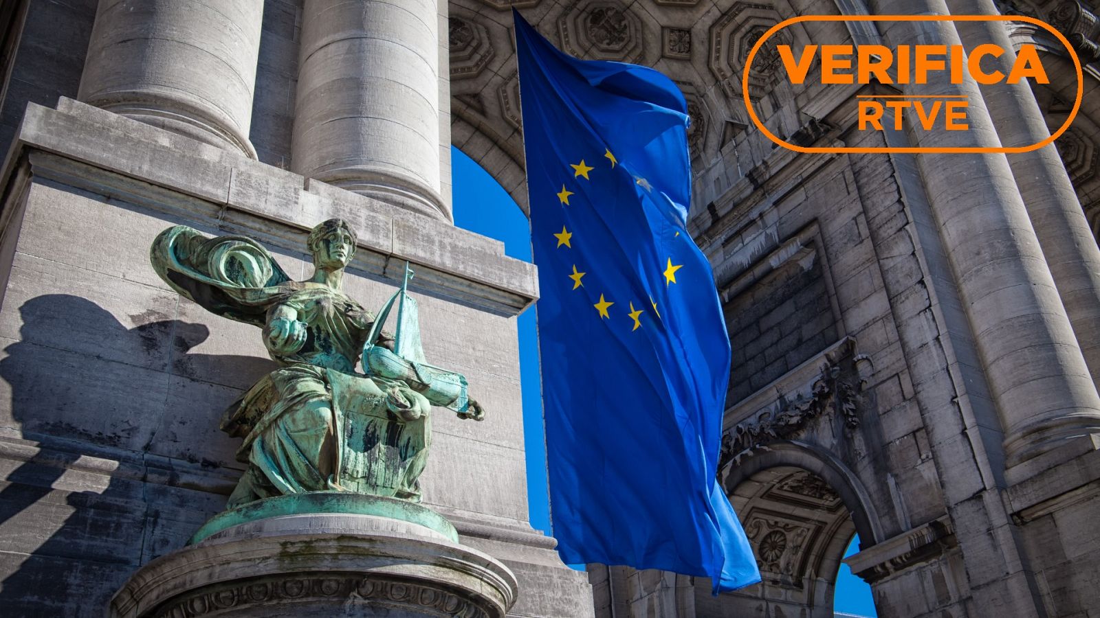 Imagen de recurso de la bandera de la Unión Europea. Con el sello VerificaRTVE en naranja.