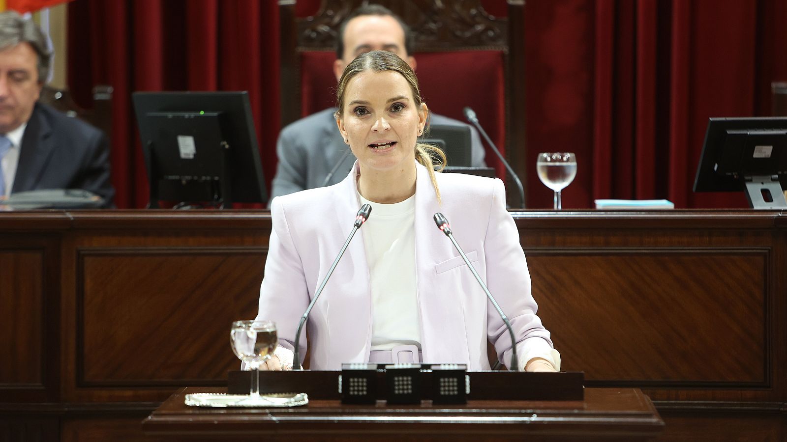 La presidenta del PP de las Islas Baleares, Marga Prohens, interviene durante una segunda sesión de investidura como presidenta de las Islas Baleares