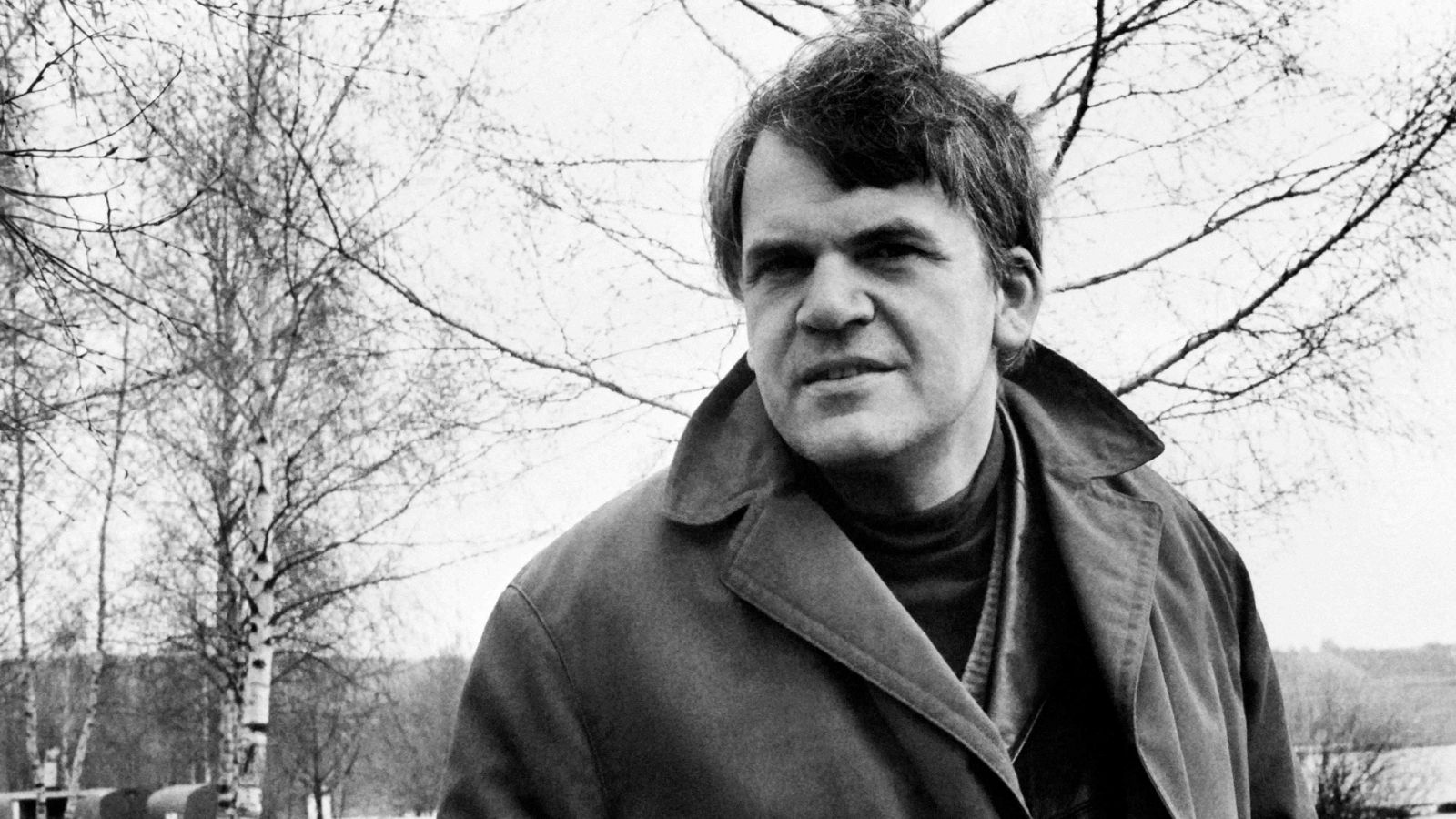 Retrato tomado el 14 de octubre de 1973 muestra al escritor francés de origen checo Milan Kundera en Praga