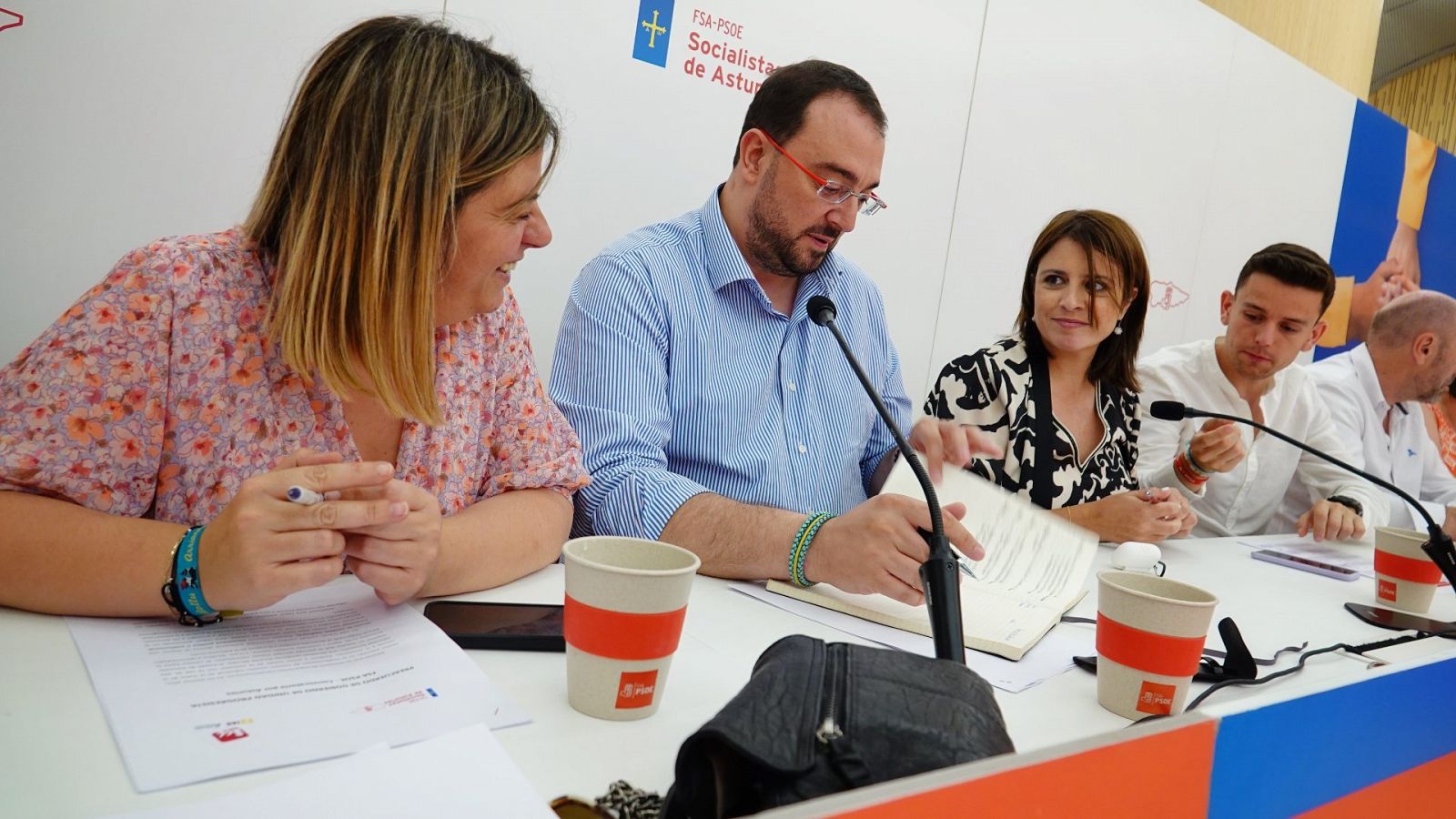 La Ejecutiva de la FSA-PSOE aprueba el preacuerdo de gobierno con IU-Convocatoria por Asturies