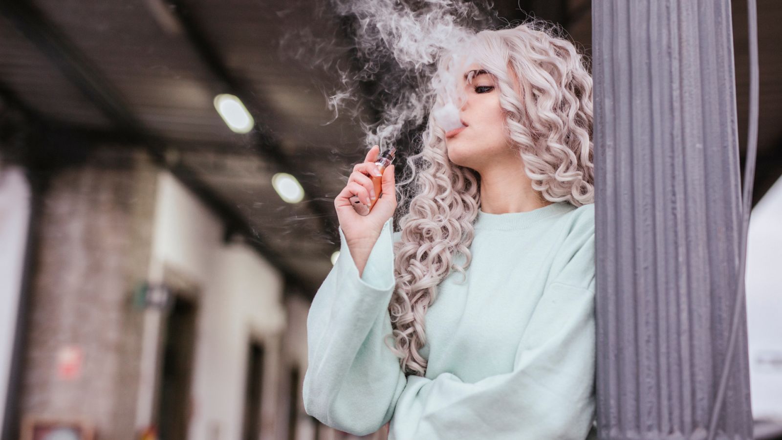 El consumo temprano de cigarrillos electrónicos puede empujar a ser fumadores tradicionales en el futuro.
