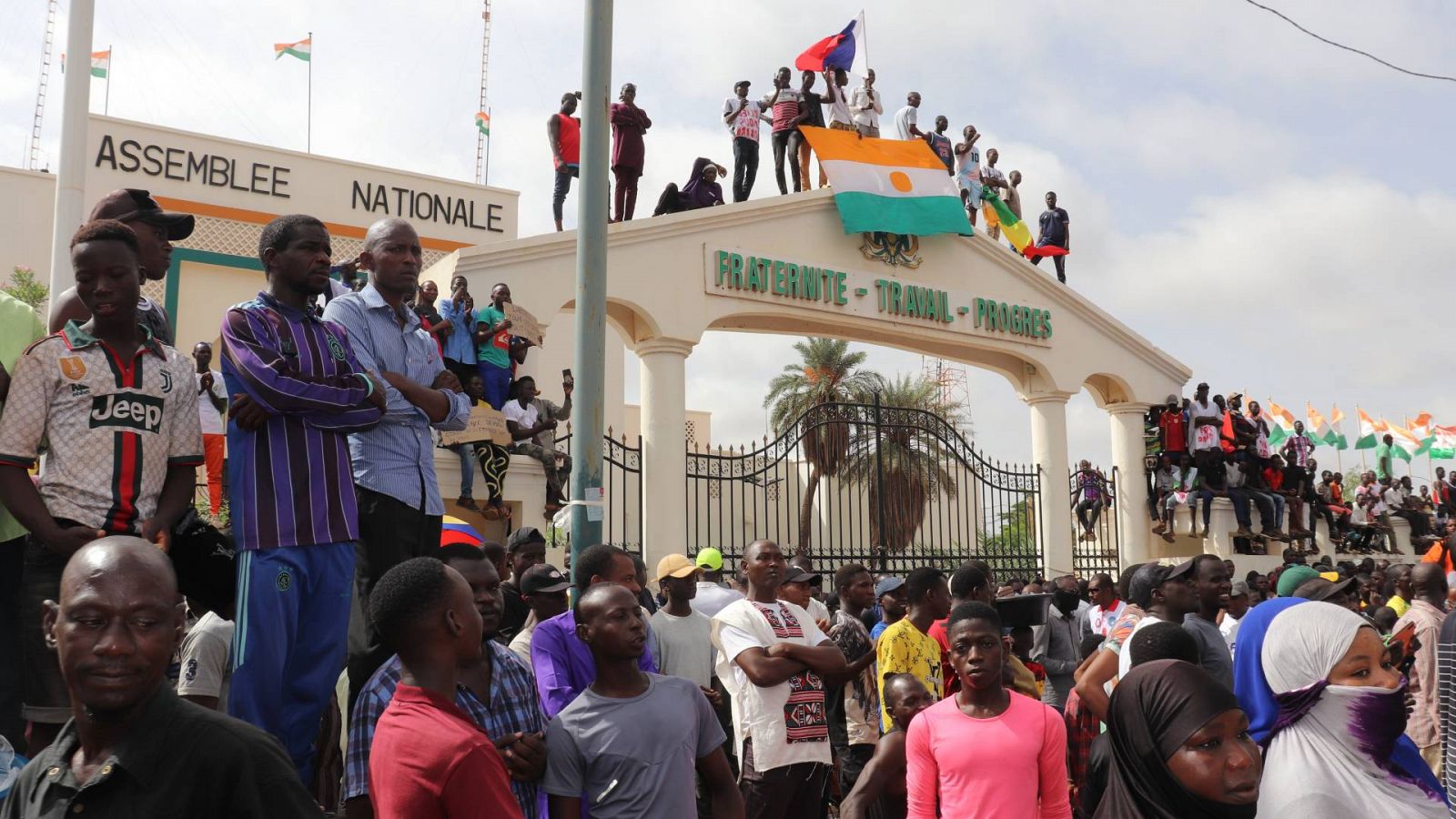 Manifestantes progolpistas en la Niamey, capital de Níger, el pasado jueves. Foto: Djibo Issifou/dpa