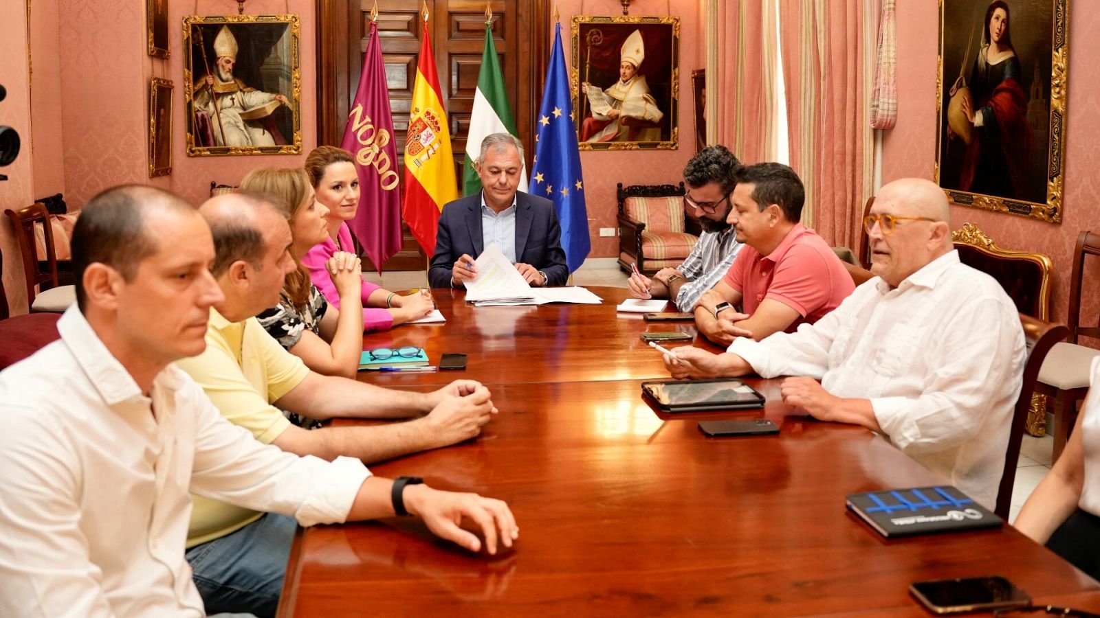 El alcalde de Sevilla se ha reunido este martes con el sector audiovisual