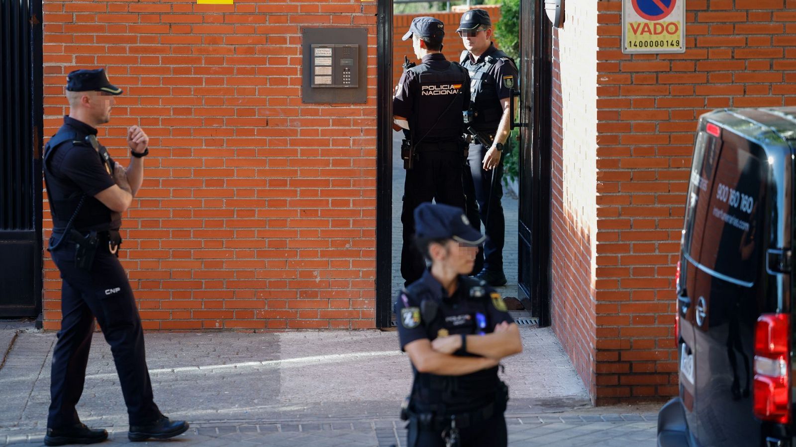 La Policía Nacional en la puerta del domicilio del presunto crimen machista