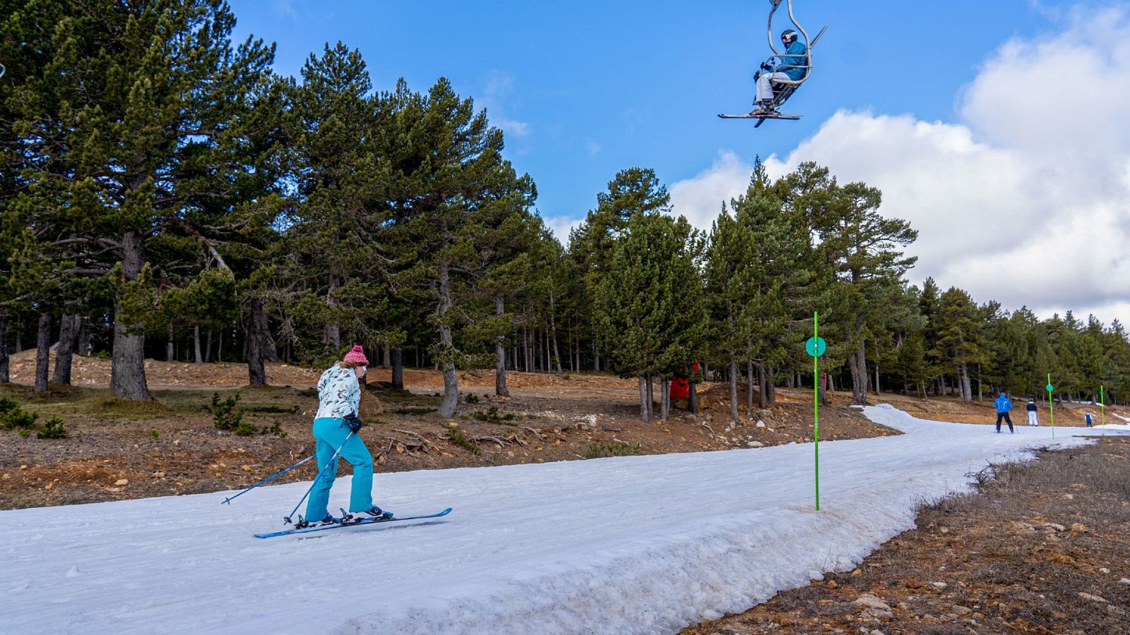 Estación de esquí en Teruel el pasado marzo, cuando tuvo que cerrar por la falta de nieve