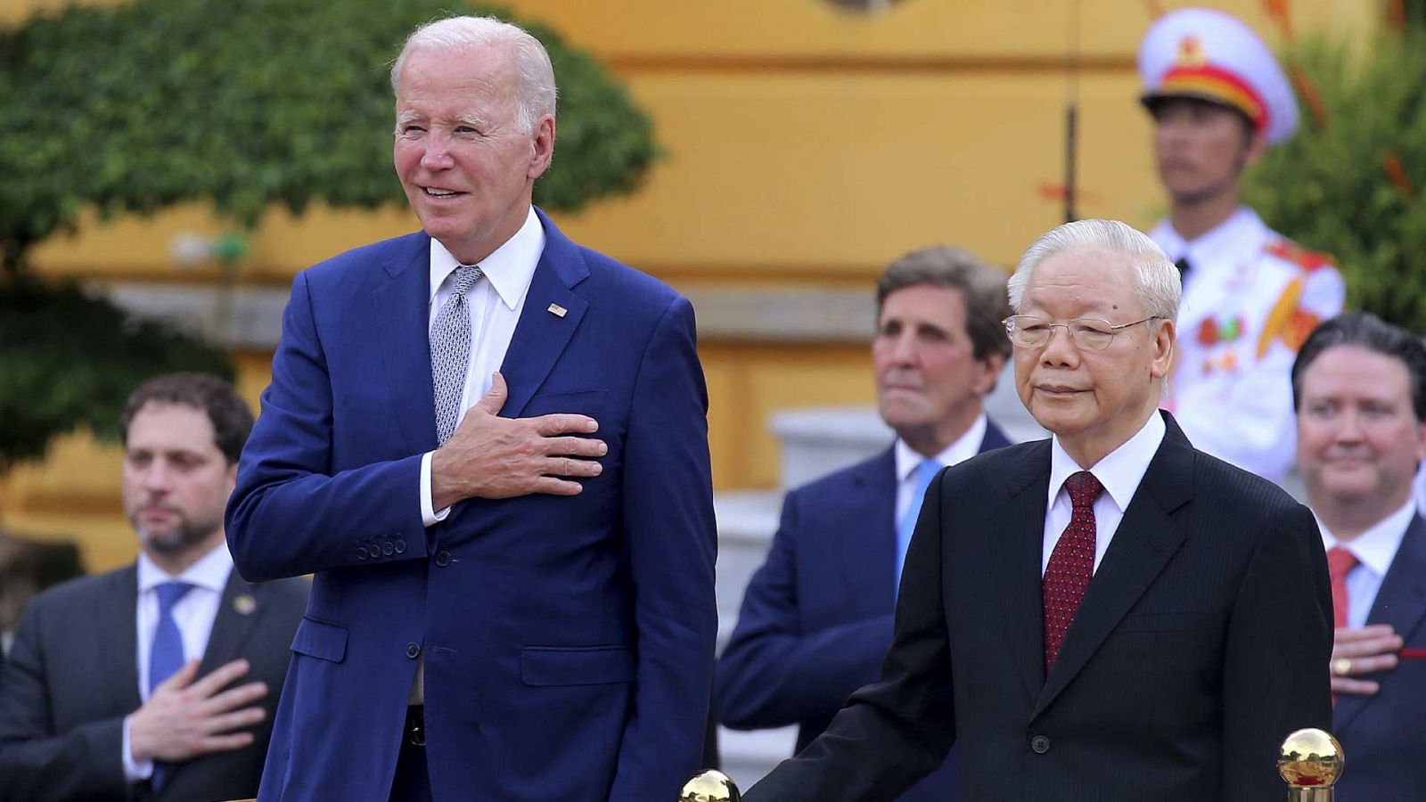 Biden revela un encuentro "no hostil" con el primer ministro chino