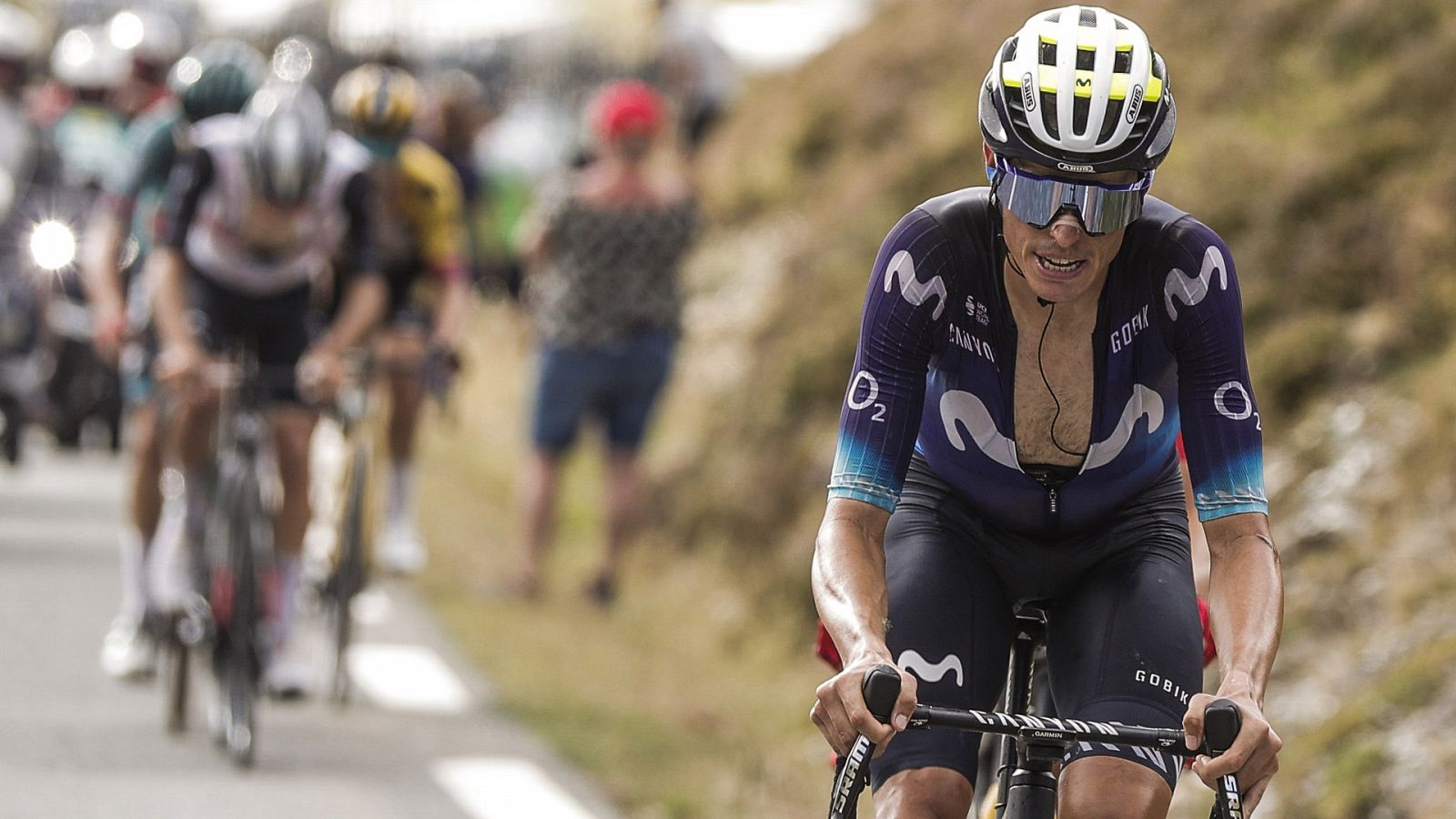 Enric Mas (Movistar Team) durante el ascendo al Col du Tourmalet en la 13ª etapa de la Vuelta a España 2023.