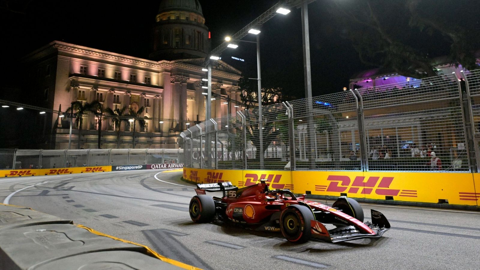 Carlos Sainz durante la clasificación en el GP de Singapur