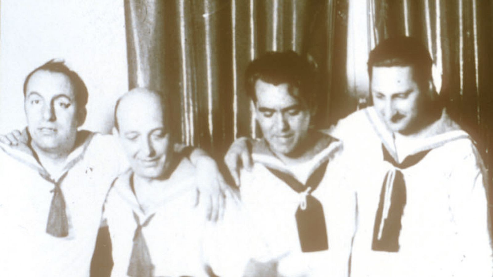 Neruda, Lorca y otros poetas en una fiesta en 1934 en Madrid