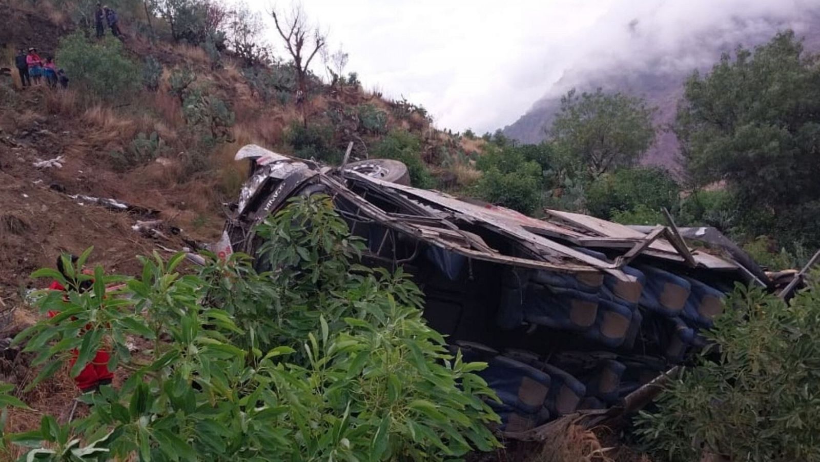 Imagen de archivo de un autobús accidentado en Perú