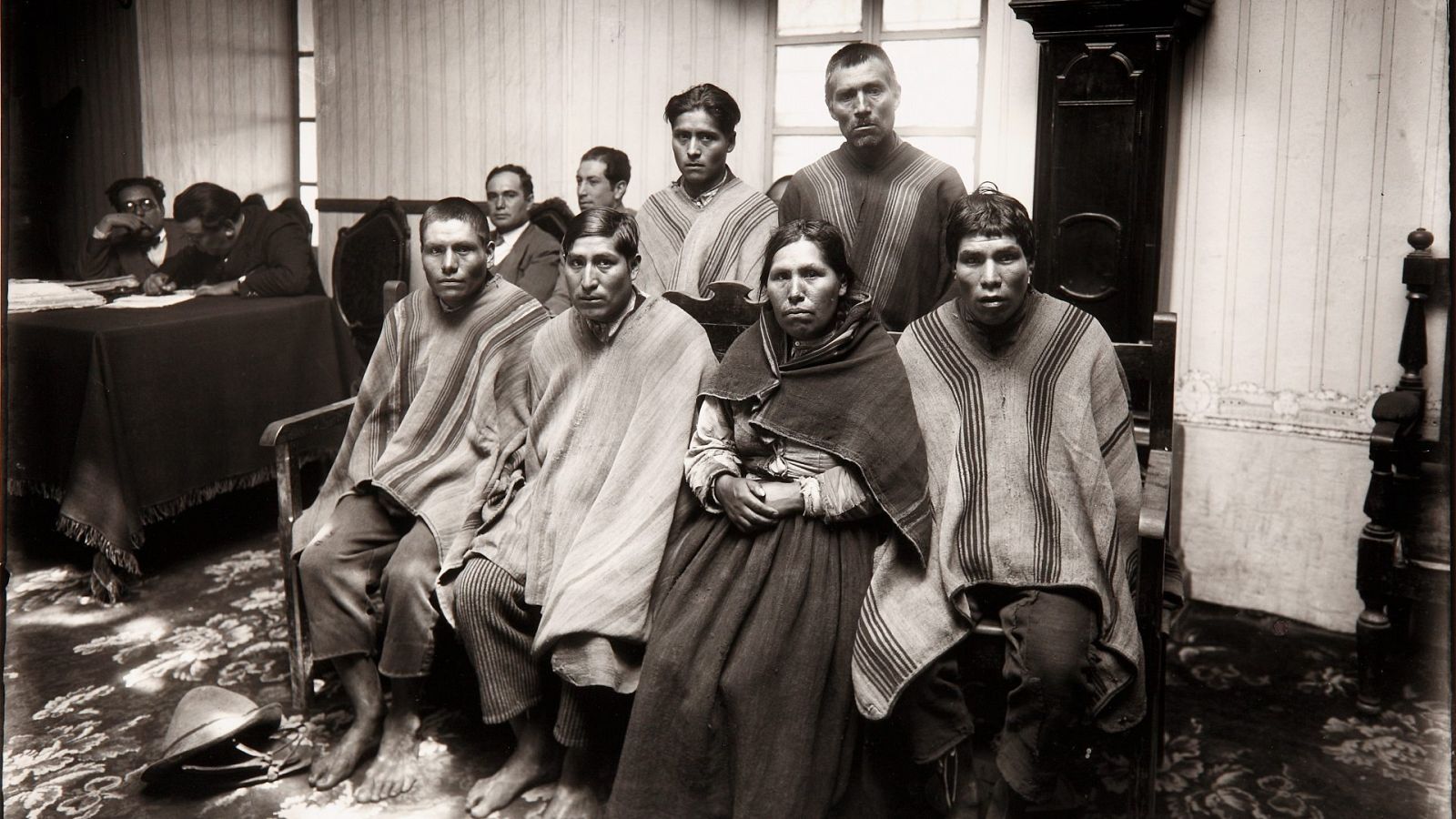 Campesinos indígenas en el juzgado. (Cuzco, Perú), Martín Chambi, 1929
