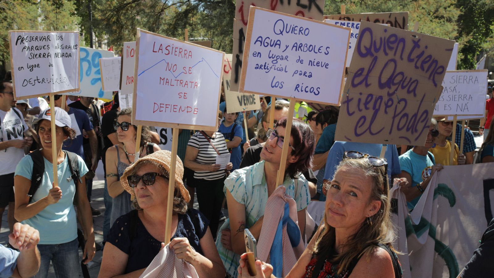 Manifestantes protestan contra la Cumbre Europea en Granada