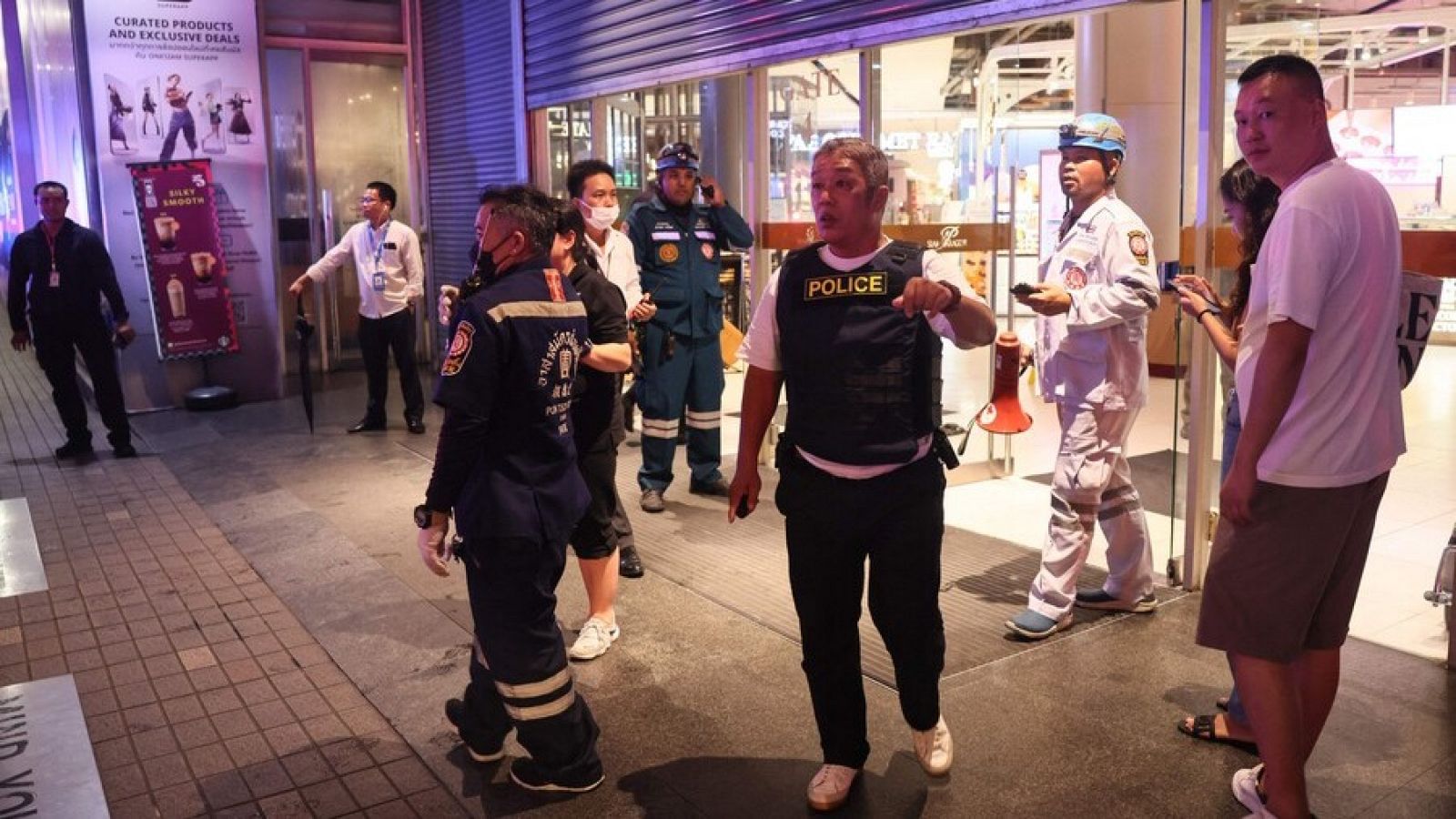 Al menos tres personas muertas y cinco heridos en un tiroeo en un centro comecial de lujo en Bangkok, Tailandia
