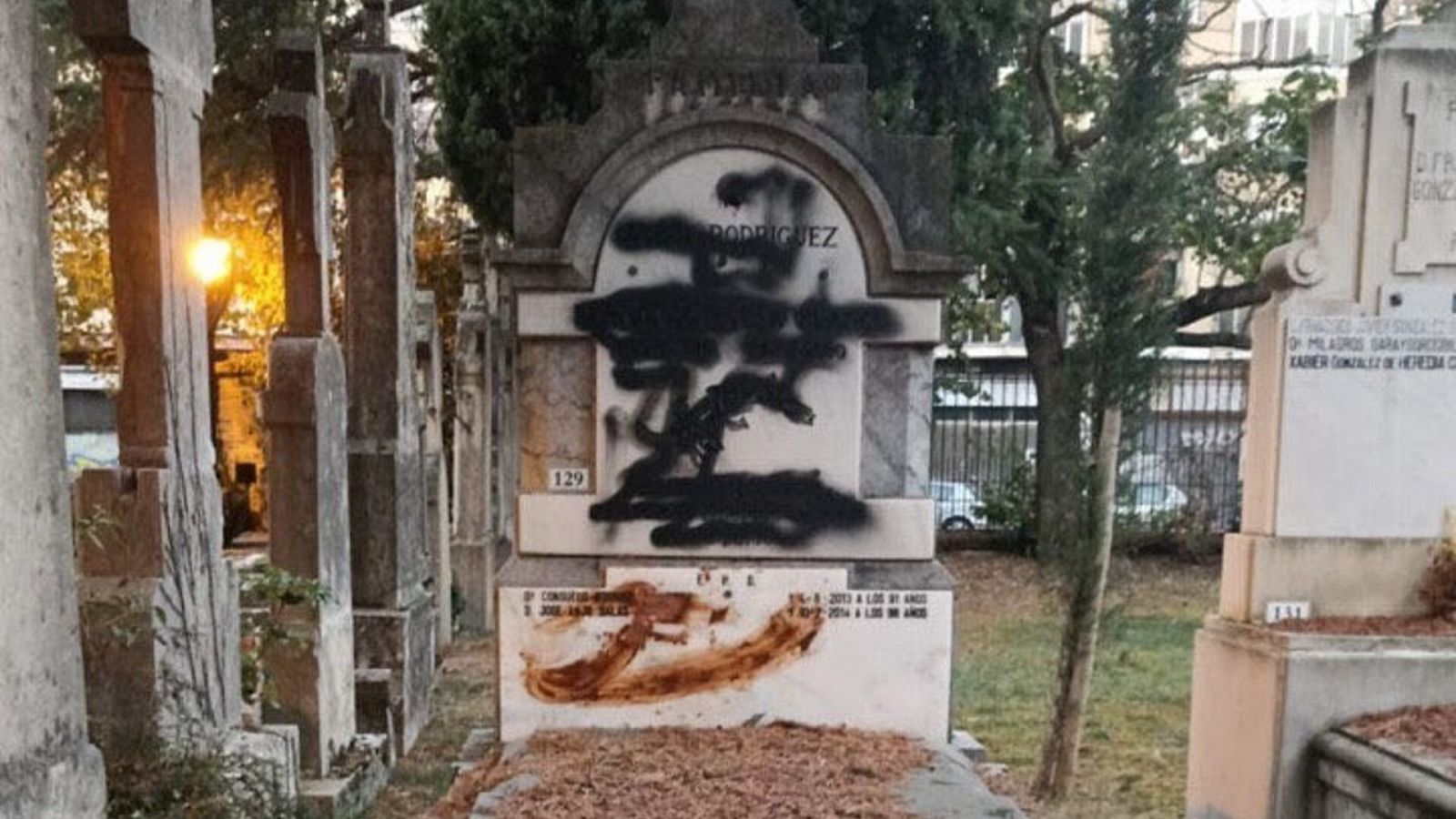 Ataque a la tumba de Fernando Buesa, en Vitoria