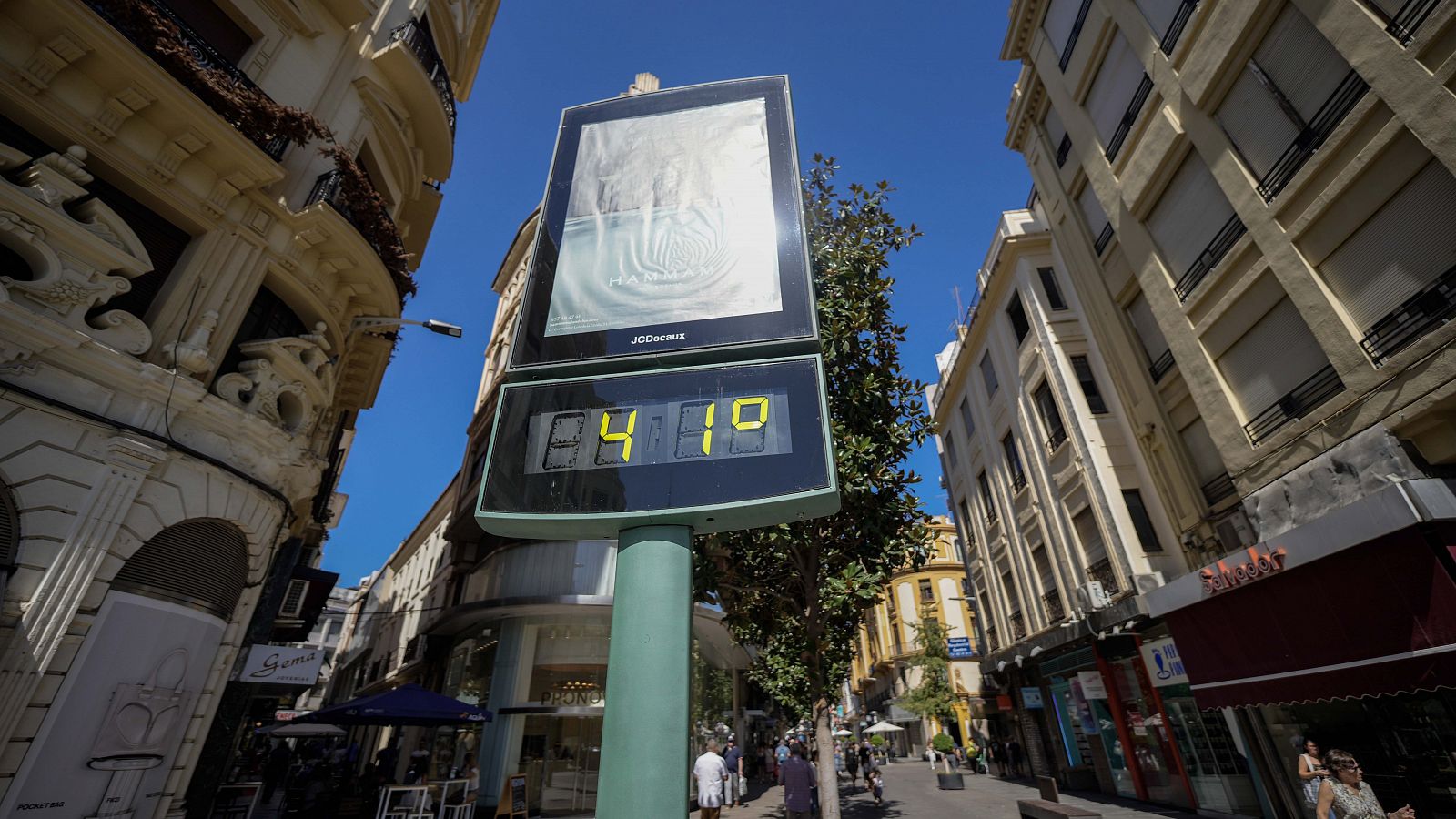 Un termómetro de la calle Cruz Conde de Córdoba marcando 41 grados