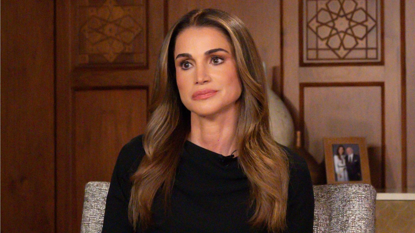 La reina Raina de Jordania en la entrevista en la CNN