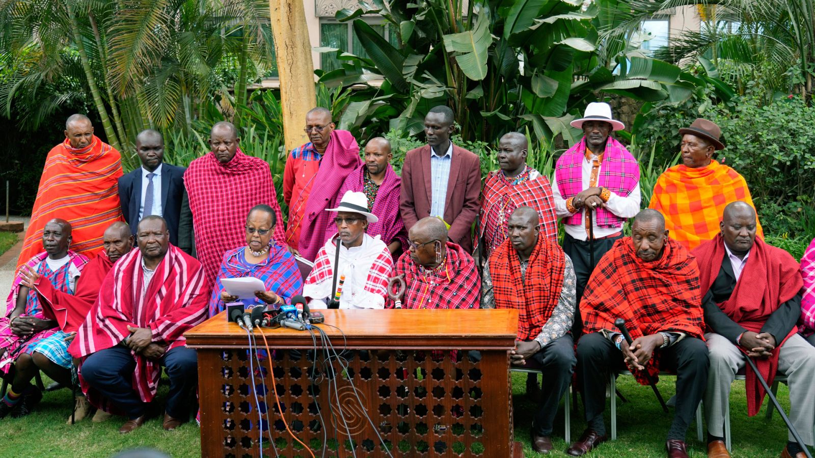 Miembros de los líderes masáis en una rueda de prensa en Nairobi, Kenia