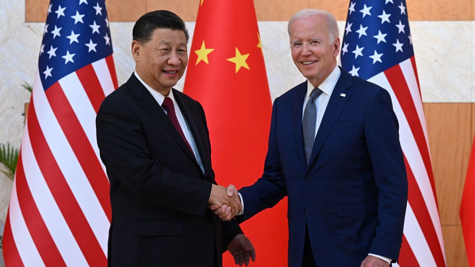 Imagen del encuentro entre Joe Biden y Xi Jinping en la cumbre del G20 en Bali en noviembre de 2022