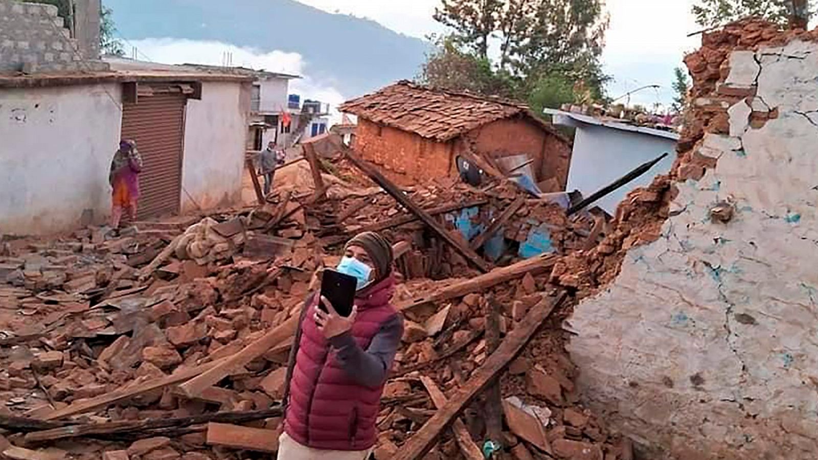 Edificios derrumbados en el noroeste de Nepal debido a un terremoto. 
