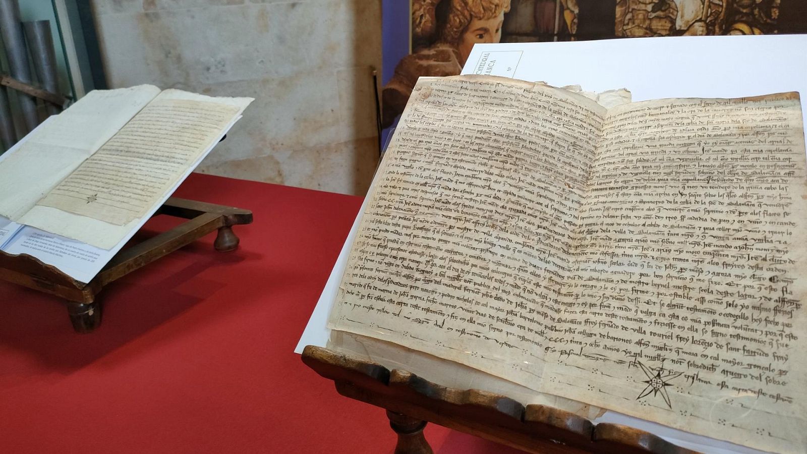 Dos de los documentos recuperados en la Catedral de Salamanca