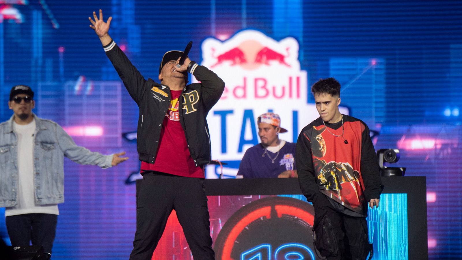 Aczino y Gazir en la Final Internacional de México de Red Bull Batalla en 2022